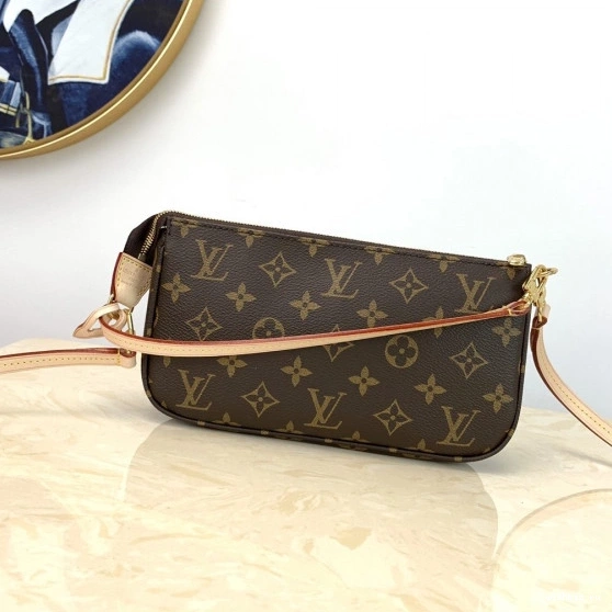 WIS POCHETTE Louis Vuitton ACCESSOIRES 0827